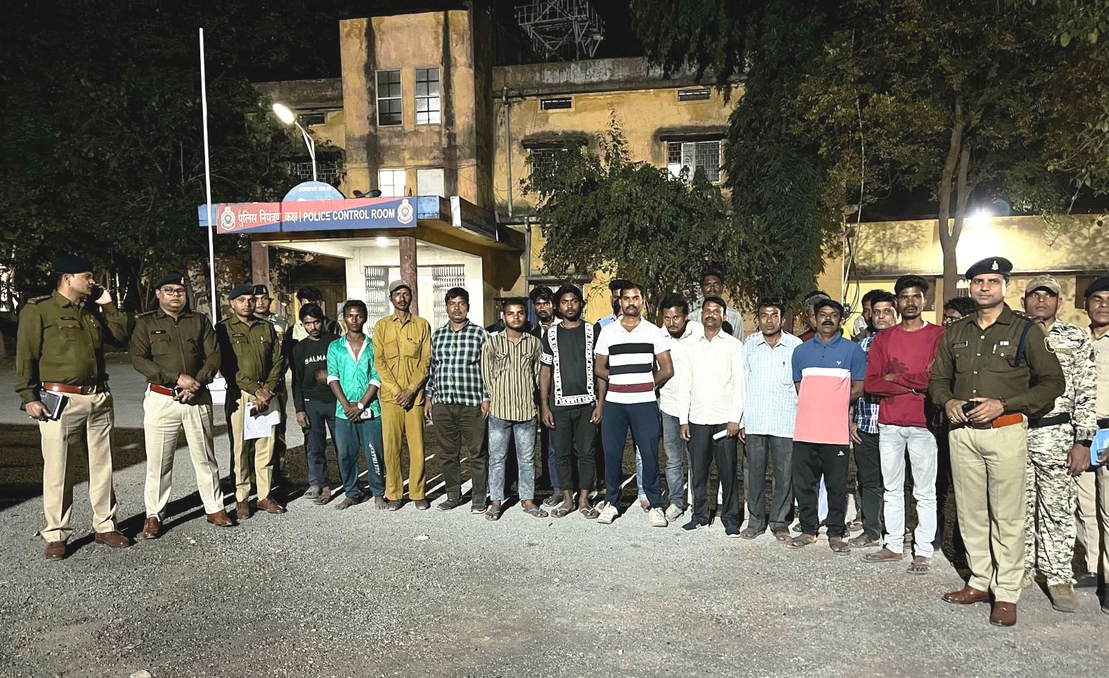 थाना प्रभारियों ने मुसाफिरी दर्ज कराने और आपराधिक गतिविधियों से दूर रहने की दी समझाइश…..!!