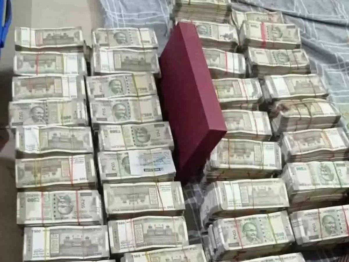 आचार संहिता के बीच दो करोड़ का नकद और वस्तुएं जब्त……