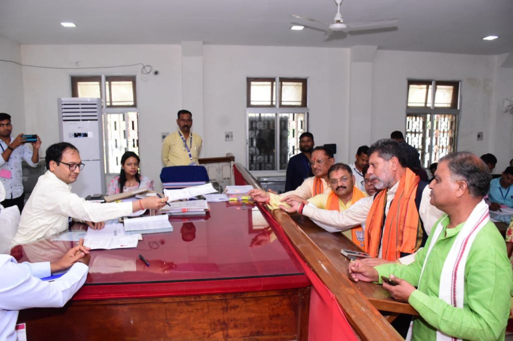 राजनांदगांव में भाजपा प्रत्याशी संतोष पांडेय के नामांकन में शामिल हुए&nbsp;मुख्यमंत्री