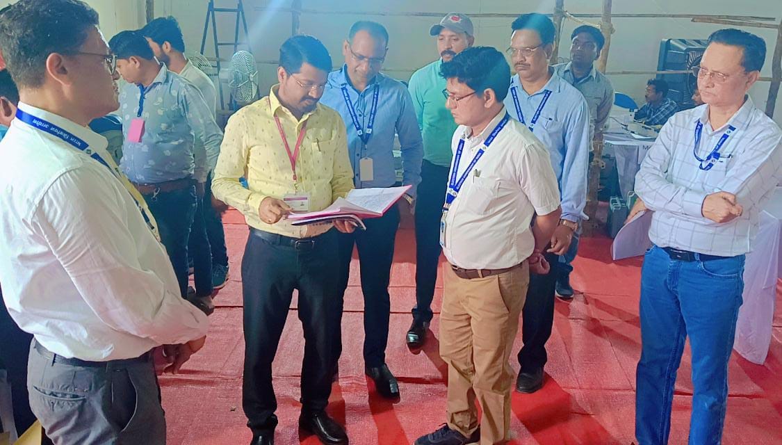 सामान्य प्रेक्षक शशि रंजन ने इलेक्ट्रानिक वोटिंग मशीन की कमिशनिंग कार्यों का लिया&nbsp;जायजा…..