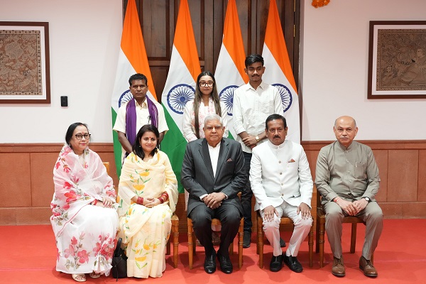 नवनिर्वाचित सांसद राजा देवेंद्र प्रताप सिंह ने गुरुवार को देश के सर्वोच्च सदन राज्यसभा की&nbsp;शपथ….