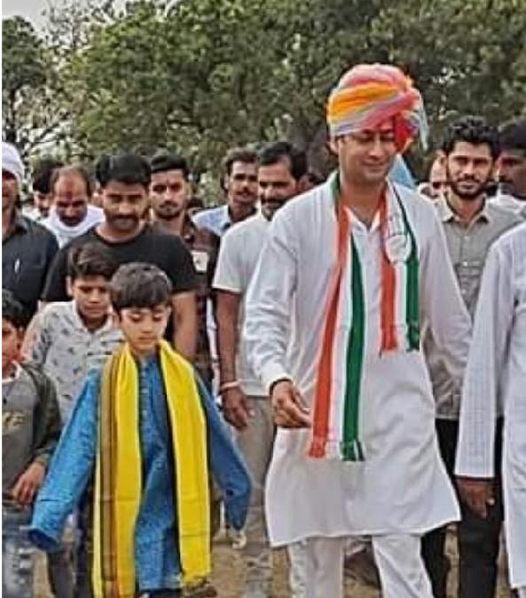 गांव-गांव जाकर उनका 7 साल का पौत सहस्त्रजय सिंह भी अपने दादा के लिए वोट मांग रहा&nbsp;है….