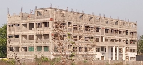 श्री चैतन्य टेक्नो स्कूल के प्रबंधन द्वारा स्वयं स्कूल परिसर से ही विभिन्न कक्षाओं मे अध्यनरत विद्यार्थियों को पुस्तक, नोट बुक, यूनिफॉर्म, ऐप आदि अधिकतम मूल्य पर विक्रय किये जाने पर डीईओ मौन&nbsp;क्यों?