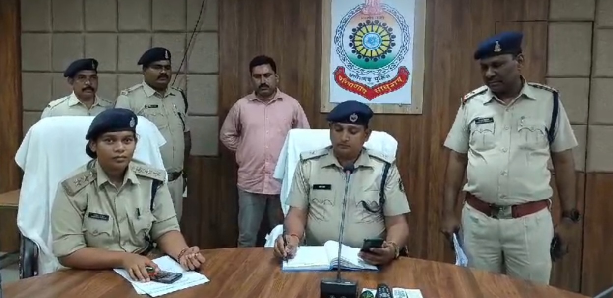 बीते आठ सालों से आपने ही विभाग को चूना लगा रहा, आरक्षक गिरफ्तार पढे पूरी खबर…….