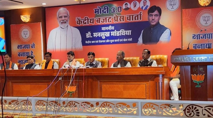 केंद्रीय मंत्री मनसुख मंडाविया : बजट को लेकर की चर्चा, बोले- 2047 तक विकसित भारत बनाना पीएम मोदी का लक्ष्य……