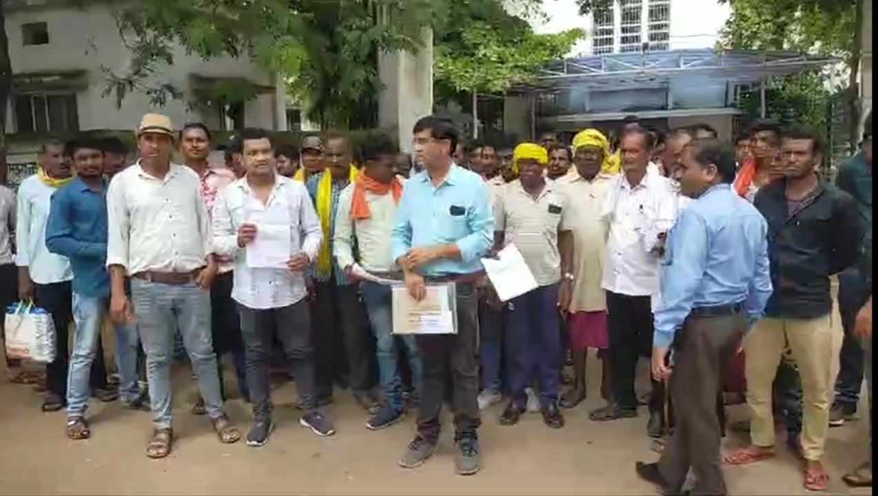 पोल्ट्री फार्म का विरोध  करने उतरे ग्राम&nbsp;वासी….