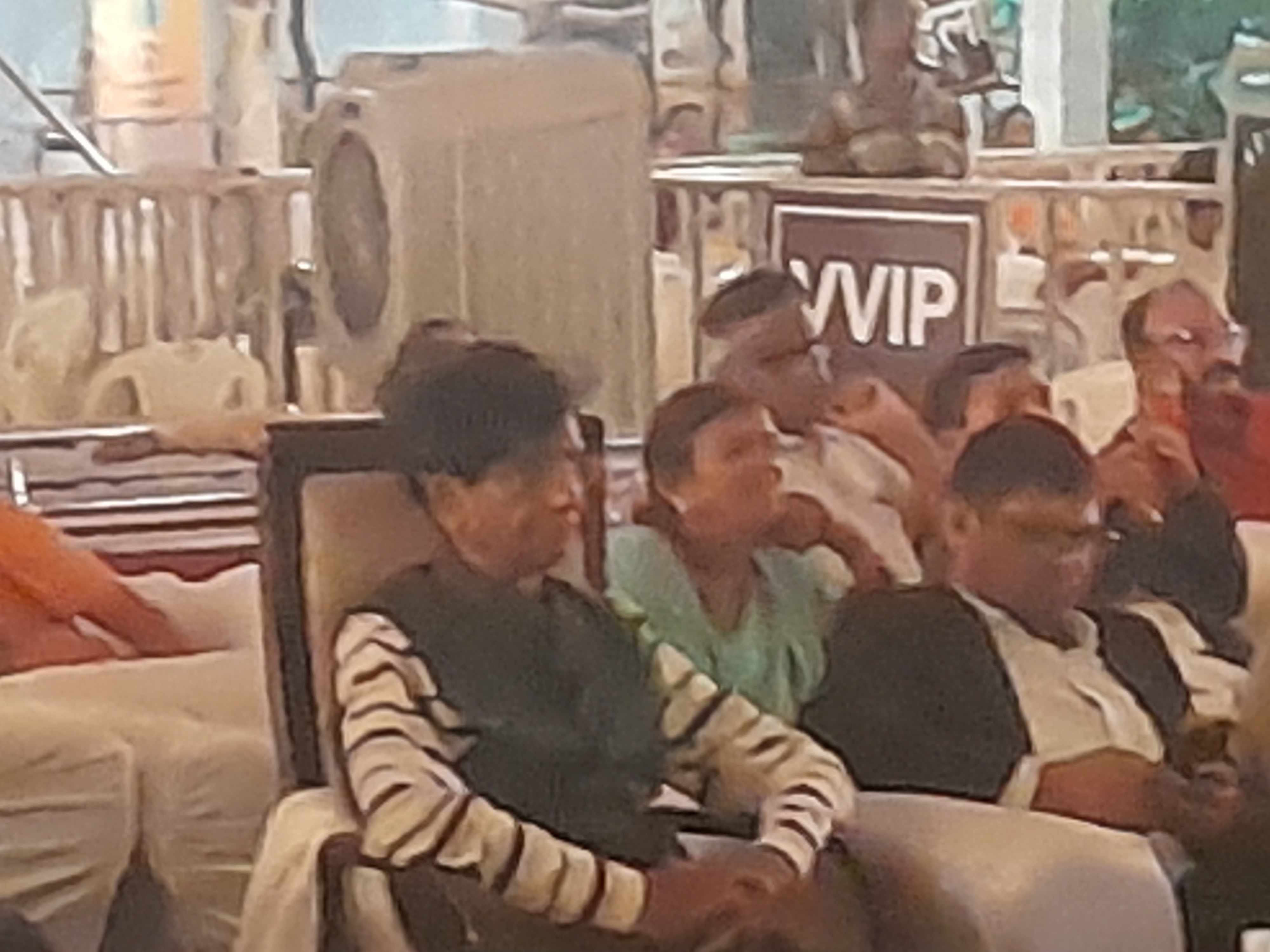 शिष्टाचार का पाठ पढ़ाने वाले प्रोफ़ेसर ने तोड़ा चक्रधर समारोह का प्रोटोकॉल…!!