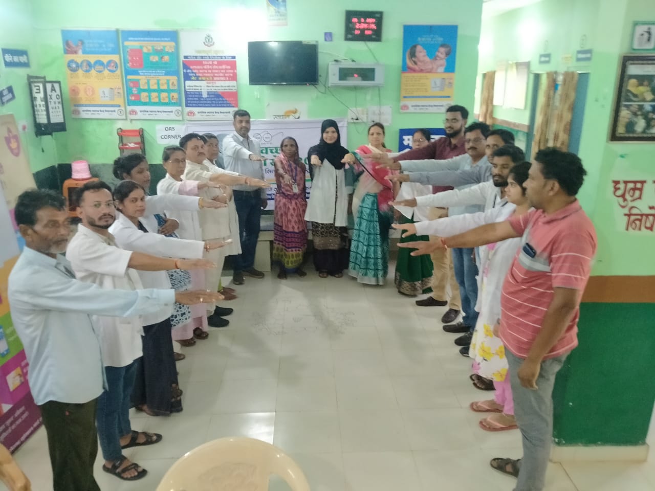 प्राथमिक स्वास्थ केंद्रीय ग्राम पेंडरवानी जीवन दीप समिति की बैठक में पहुंची जनपद अध्यक्ष नीना विनोद&nbsp;ताम्रकार