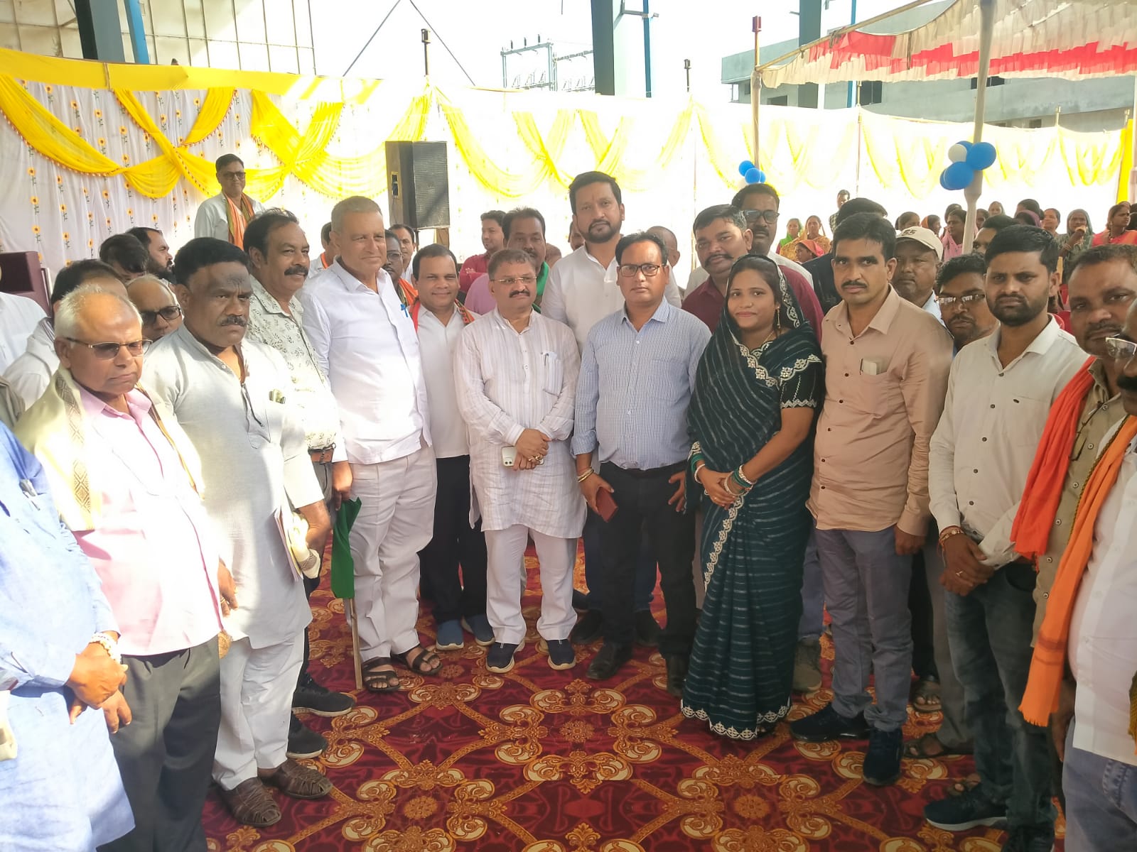 गोलछा परिवार&nbsp; के द्वारा&nbsp; ग्रामीण क्षेत्र के लोगो को एंबुलेंस&nbsp; प्रदान किया गया&nbsp; जिससे ग्रामीण क्षेत्रवासियों को मिलेगी&nbsp;सुविधा…..