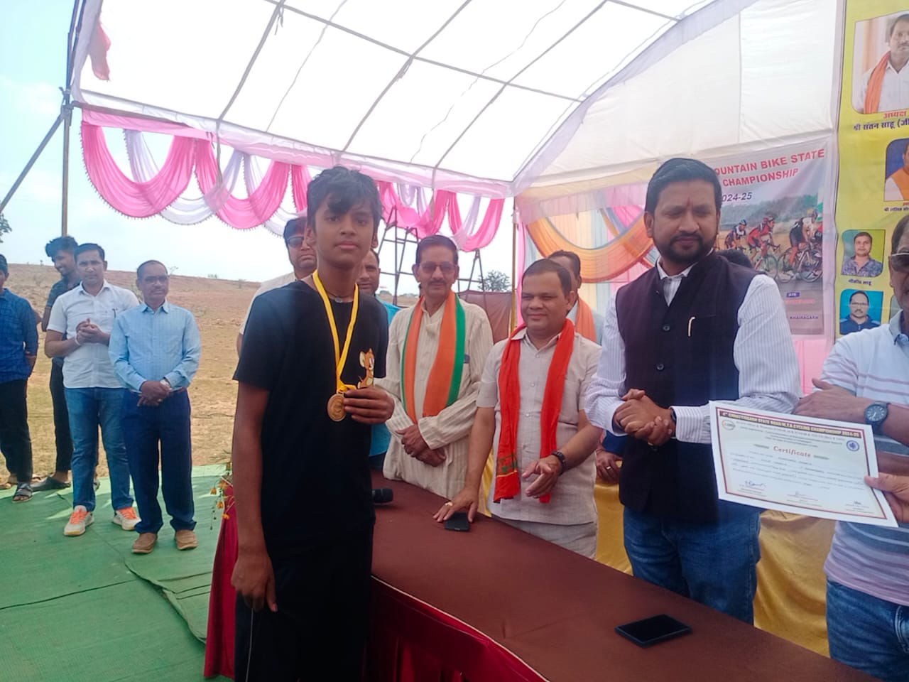 साइक्लिंग फेडरेशन&nbsp; खेल में हिमांशु शुक्ला प्रथम स्थान प्राप्त कर के वनांचल का नाम रोशन&nbsp;किया…..