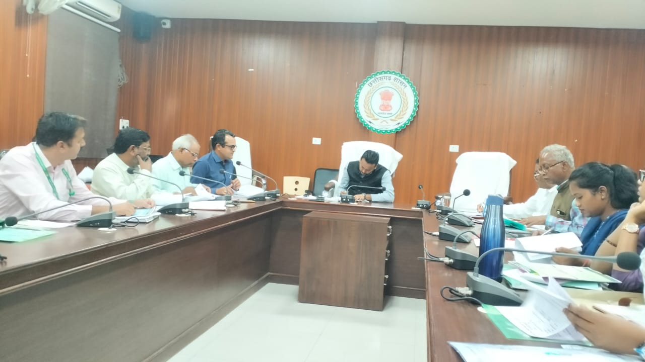 प्रधानमंत्री फसल बीमा में शत्—प्रतिशत कृषकों को जोड़ें :- कलेक्टर चन्द्रकांत वर्मा……