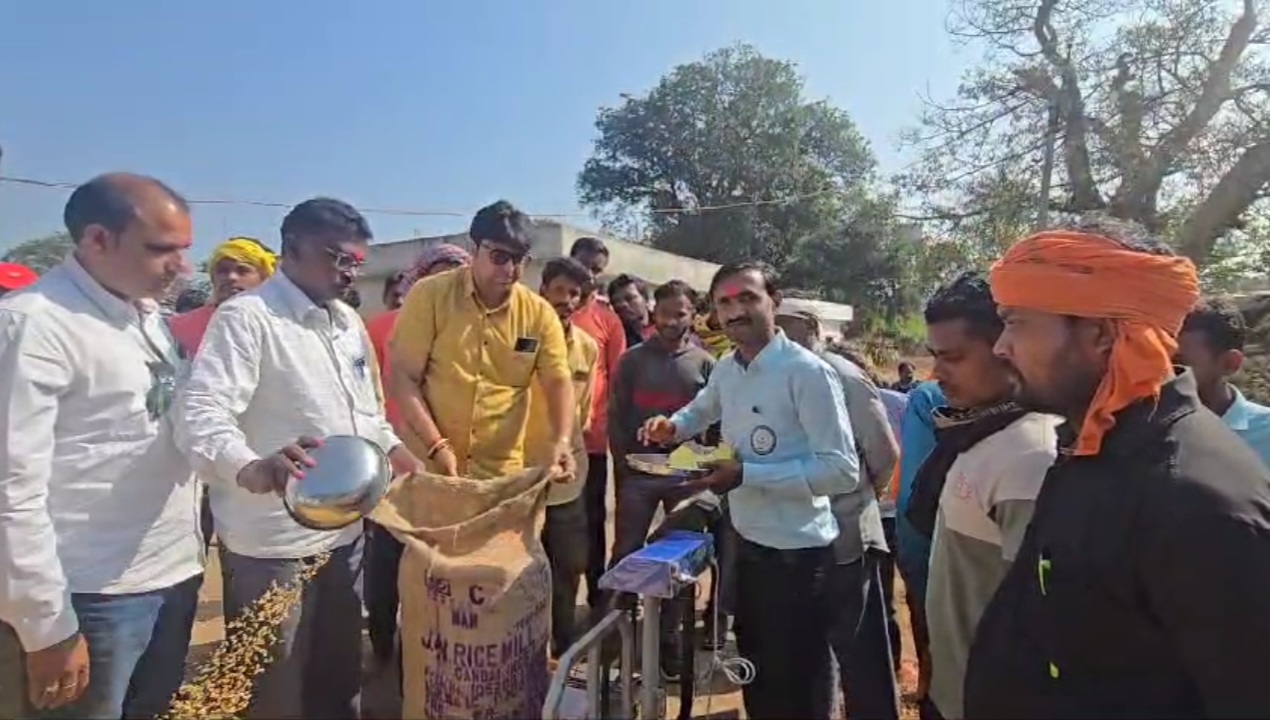 धान खरीदी का विधिवत शुभारंभ, जनप्रतिनिधिगण&nbsp;रहे,मौजूद