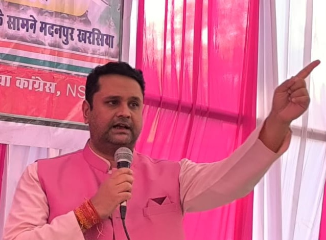 उमेश पटेल की अगुवाई में बांग्लादेश में हिंदू उत्पीड़न के विरोध में मौन कैंडल मार्च……!!