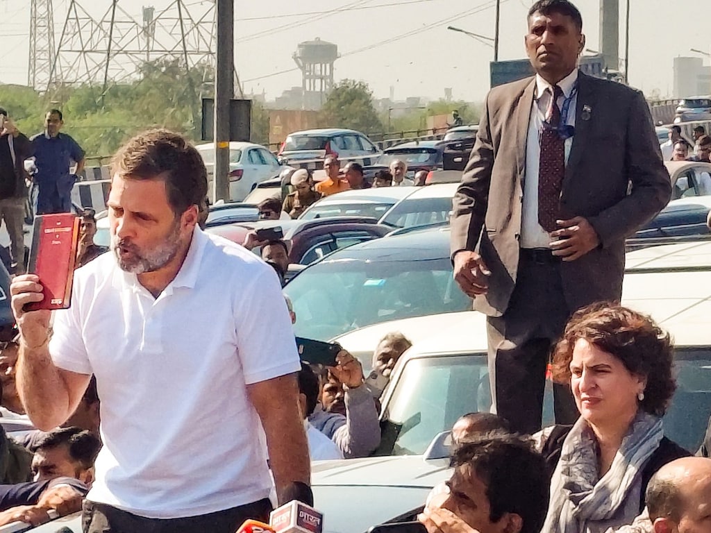 राहुल-प्र‍ियंका की संभल जाने की सारी कोशि‍शें नाकाम, गाजीपुर बॉर्डर से वापस लौटे द‍िल्‍ली; बोले- हम लड़ते रहेंगे……