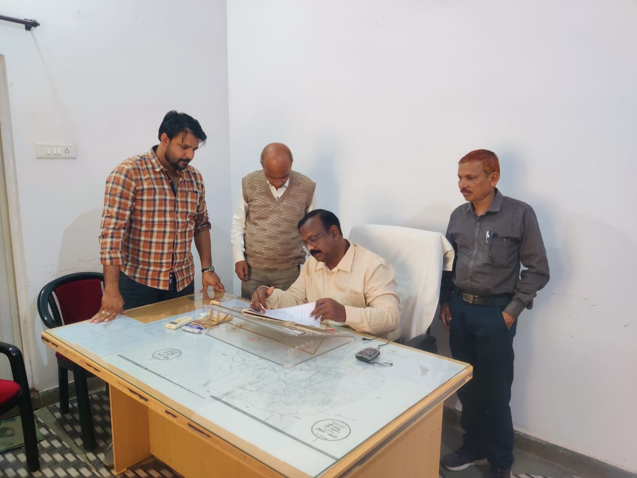 नगर पंचायत उतई के प्रशासक के रूप में तहसीलदार गुप्ता ने कार्यभार&nbsp;संभाला