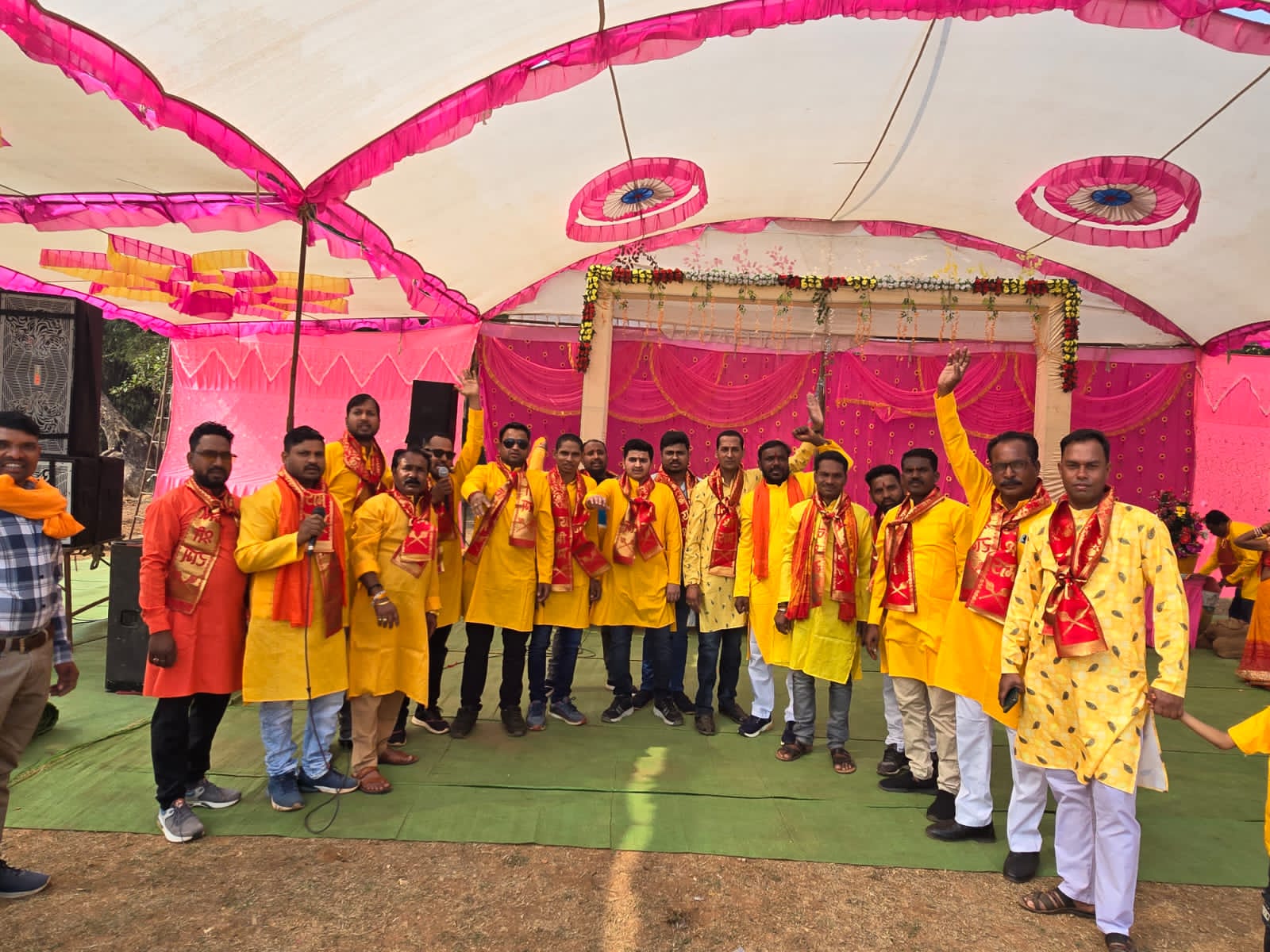 राम भक्तों ने लगाए जय श्री राम के नारे ,साल्हेवारा में निकाली शोभायात्राएंहुए पूजा अर्चना आरती और झांकी का&nbsp;था,आयोजन