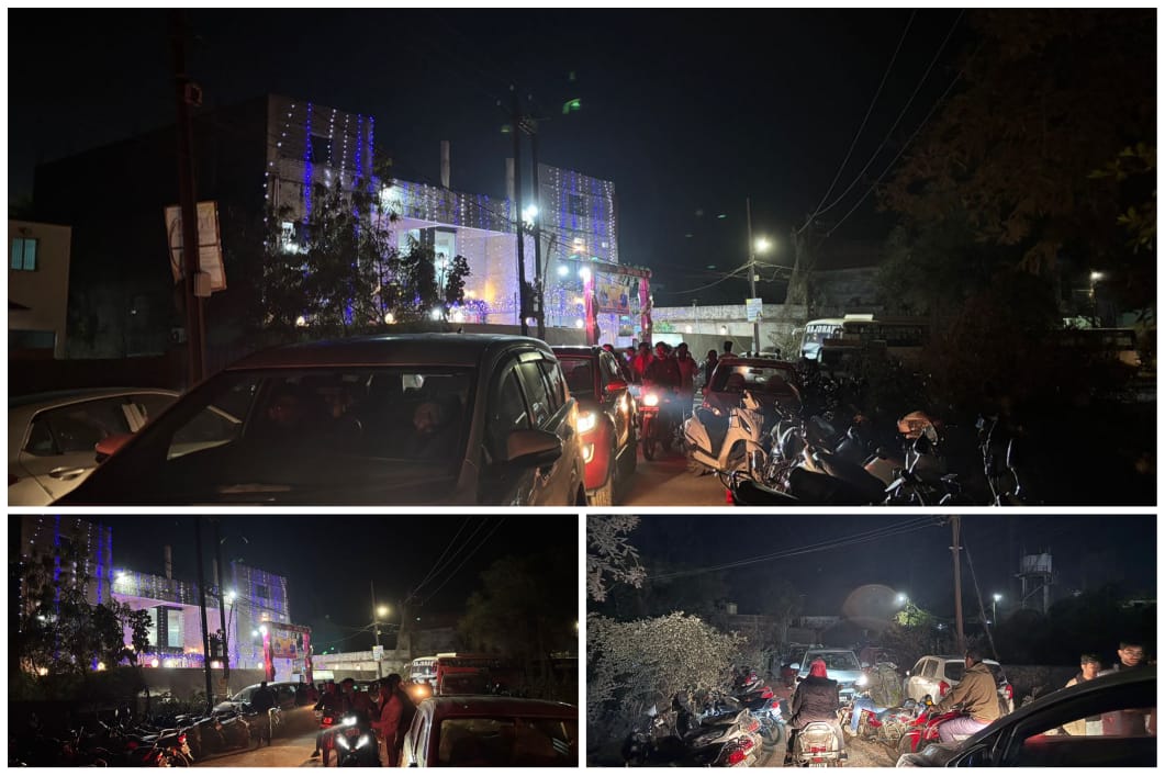 सैमरोन मैरिज गार्डन में पार्किंग व्यवस्था नदारद! सैकड़ो की संख्या में सड़क पर खड़ी है गाड़ियां, जाम में फंस रहे राहगीर! जिम्मेदारों ने मूँद रखी है&nbsp;आखें…