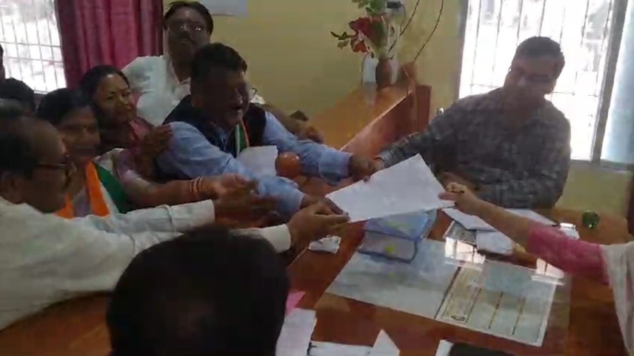 15पार्षद उम्मीदवार सहित अध्यक्ष पद के दाखिल किया,&nbsp;नामांकन…