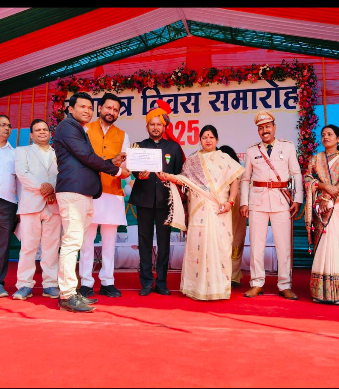 वनांचल क्षेत्र में शिक्षा के क्षेत्र में उत्कृष्ट कार्य करने वाले छात्रावास अधीक्षक ओमप्रकाश मरकाम सम्मानित……