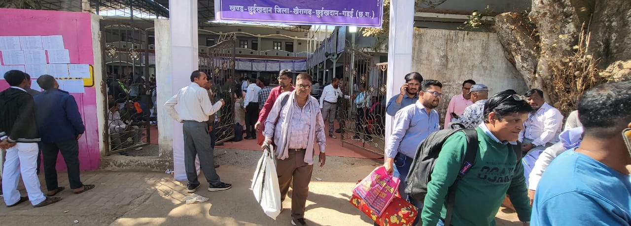 त्रिस्तरीय पंचायत आम निर्वाचन 2025: छुईखदान में मतदान दल रवाना, अधिकारियों ने दी&nbsp;शुभकामनाएं