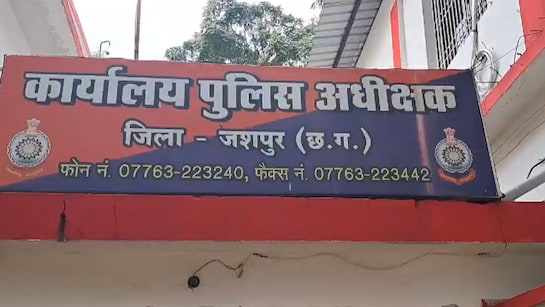 पुलिस के कस्टडी से दुष्कर्म&nbsp; के दो आरोपी फरार मामले में दो आरक्षक निलंबित…..