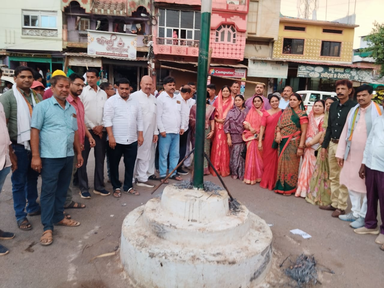 महिला कांग्रेस ने पाकिस्तान व आतंकवादियों का किया पुतला दहन……