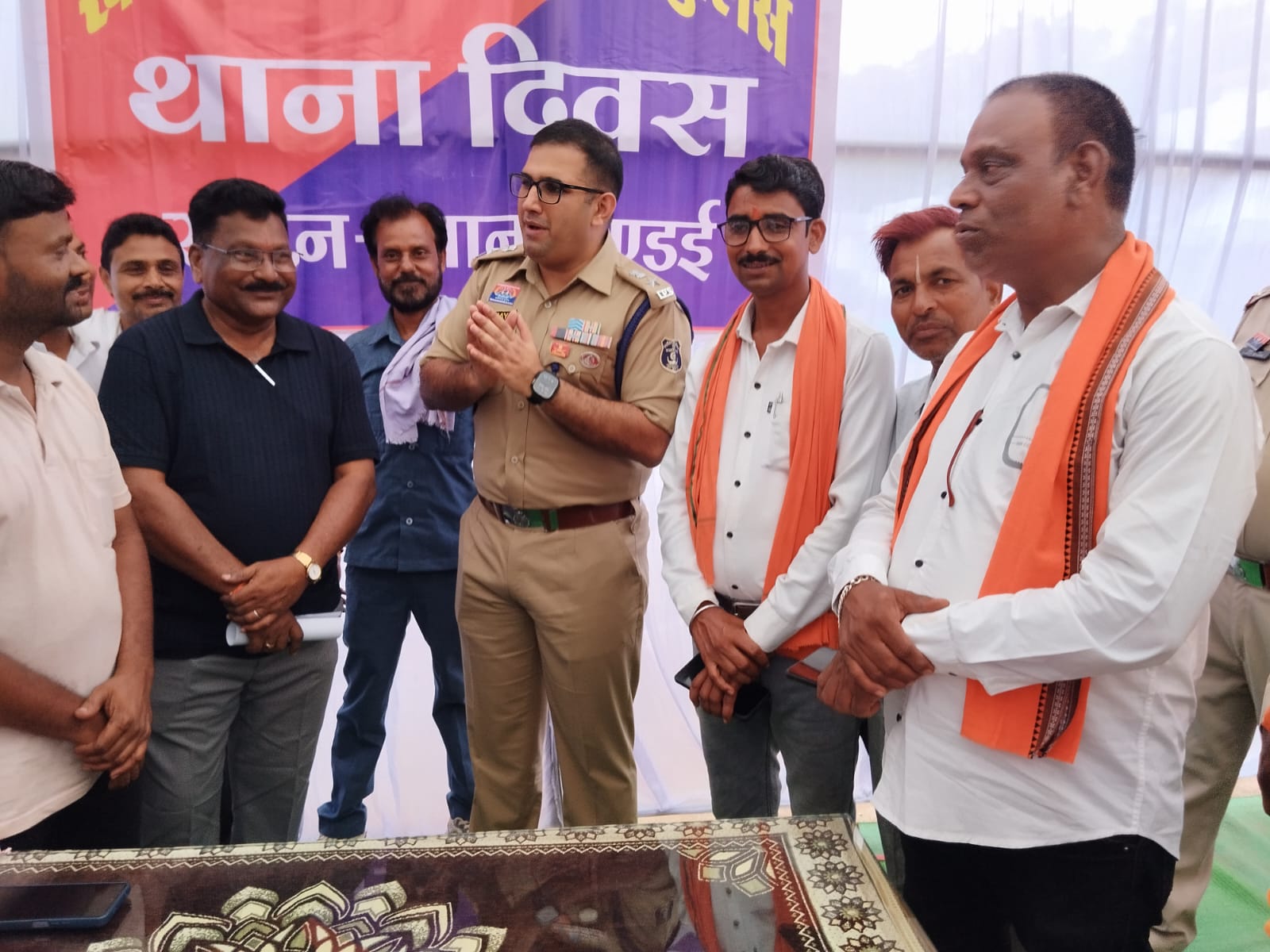 गंडई में एसपी लक्ष्य शर्मा ने नागरिकों से किया, संवाद&nbsp;रूबरू