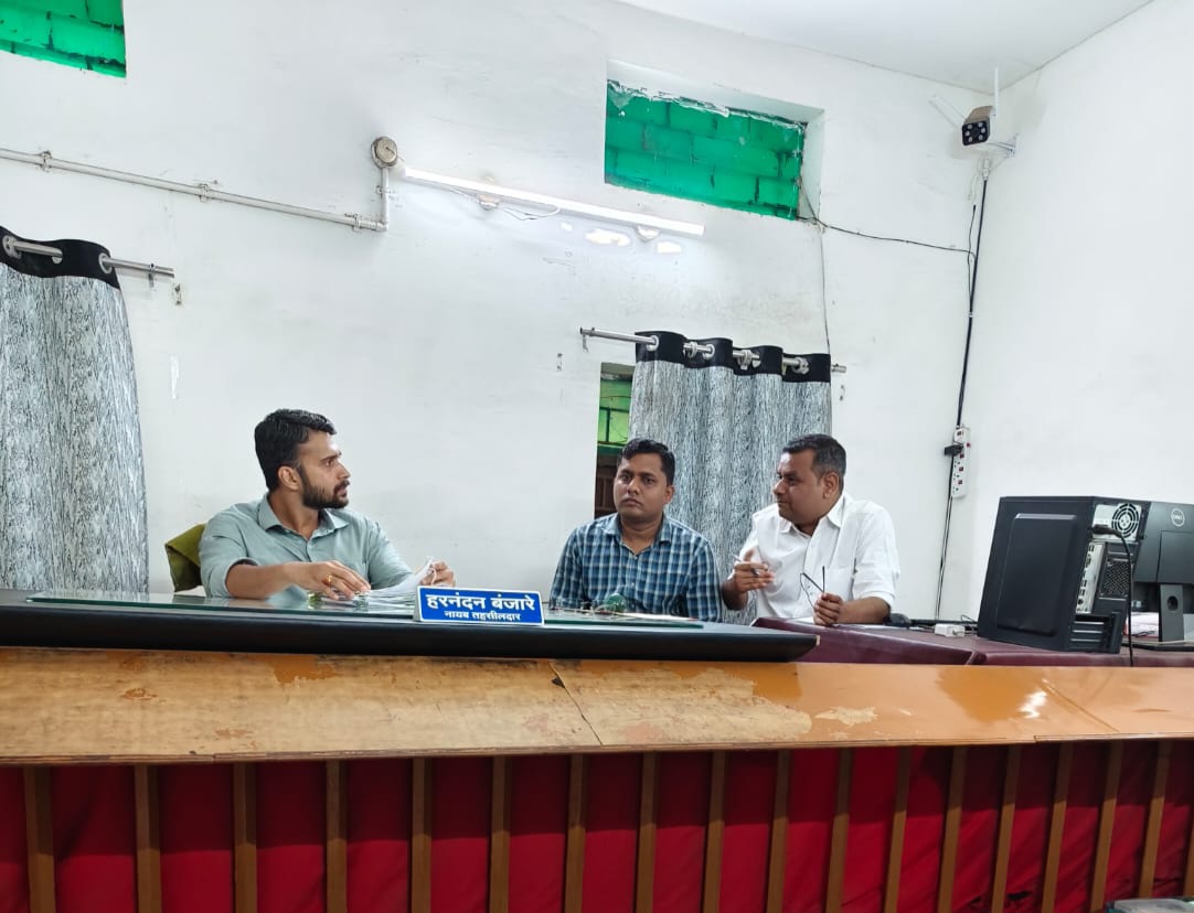 कलेक्टर द्वारा तहसील रायगढ़ का निरीक्षण, राजस्व प्रकरणों की समीक्षा कर दिए,आवश्यक&nbsp;निर्देश