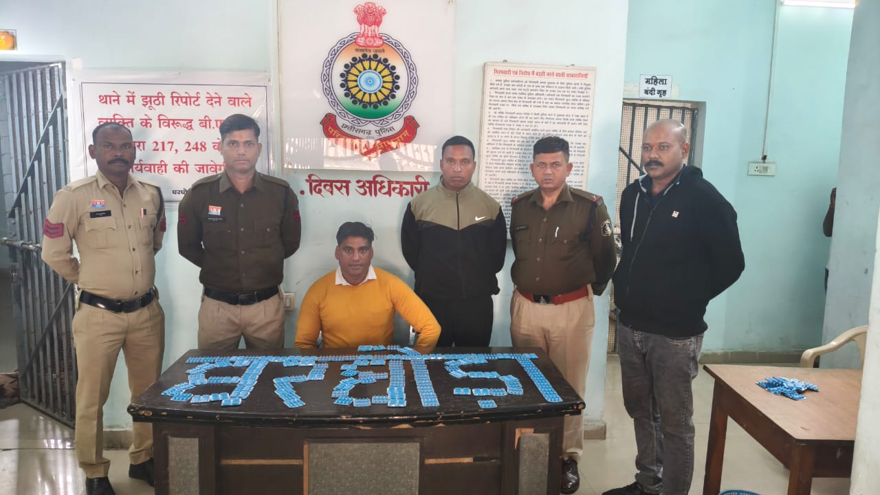 घरघोड़ा पुलिस की नशीली दवाओं के अवैध कारोबार पर बड़ी कार्यवाही, 1008 प्रतिबंधित नशीली कैप्सूल के साथ सप्लायर गिरफ्तार……!!