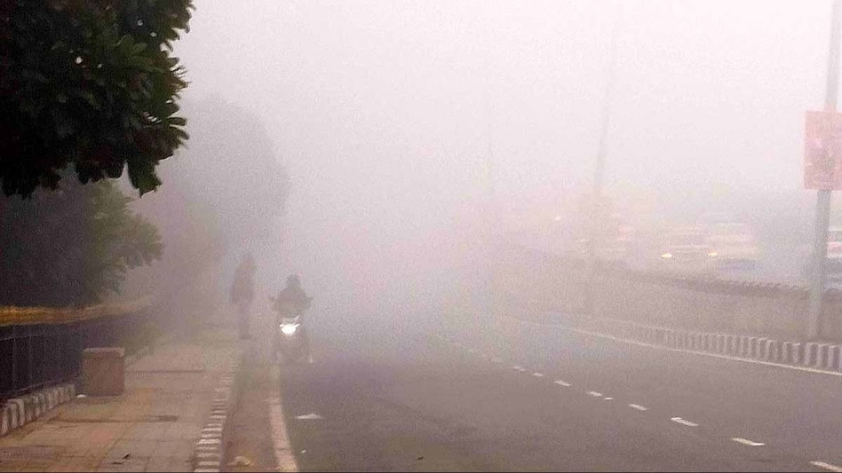 घने कोहरे की मार: दिल्ली-NCR समेत कई राज्यों में रेड और ऑरेंज&nbsp;अलर्ट