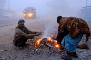 देशभर में मौसम का कहर: कोहरा, शीतलहर और बारिश-बर्फबारी का अलर्ट&nbsp;जारी…..!!