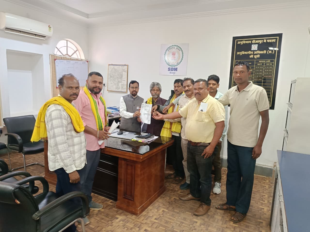 9 दिसंबर को बस्तर बंद का आह्वान, बीजापुर में भी रहेगा प्रभावशील जीवन ठाकुर की संदिग्ध मौत के विरोध में बंद, आपात सेवाएँ रहेंगी,&nbsp;जारी