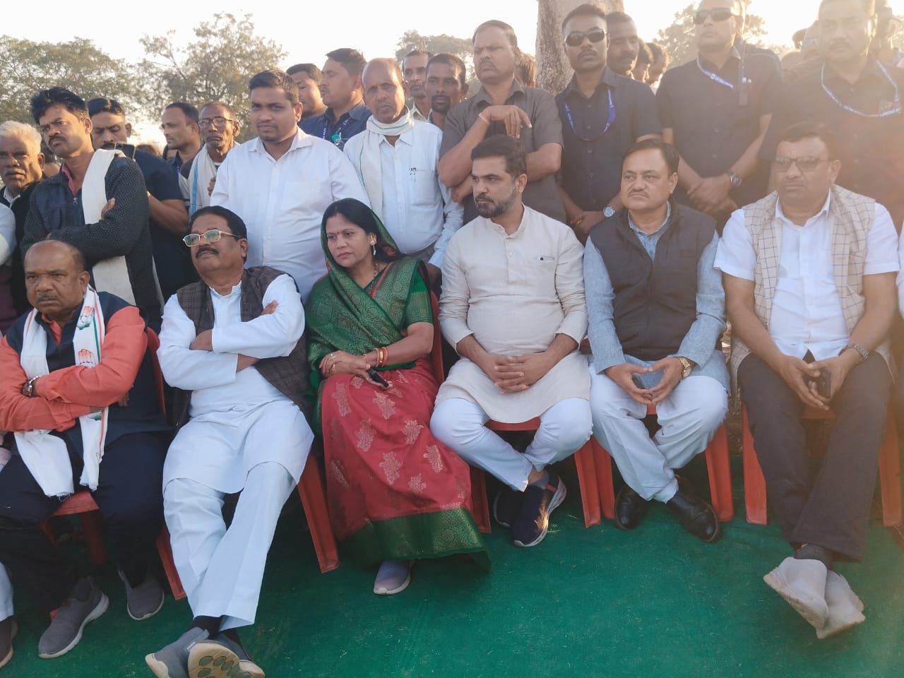 किसानों के बीच पहुंचे पीपीसी अध्यक्ष दीपक बैज सीमेंट प्लांट के विरोध में हजारों किसानों का जोरदार प्रदर्शन…..