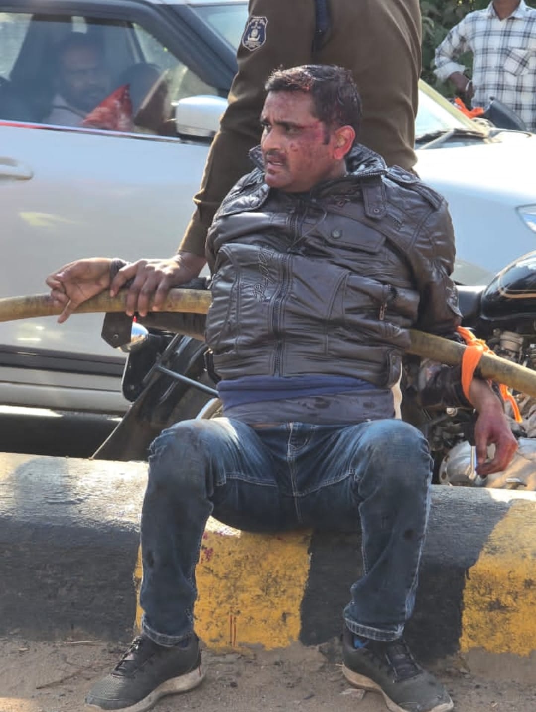 दिनदहाड़े SDOP पर चाकू से हमला, आरोपी गिरफ्तार……