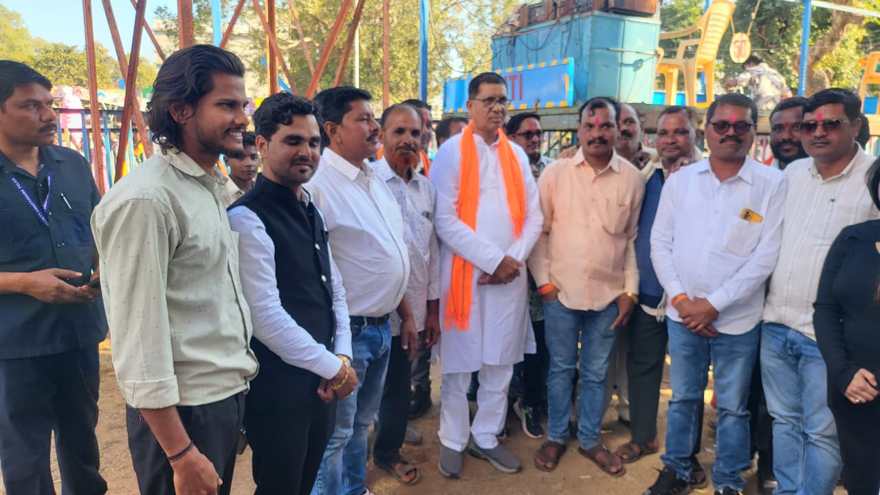 पूर्व विधायक कोमल जंघेल ने किया साल्हेवारा मेले का उद्घाटन, उमड़ी ग्रामीणों की&nbsp;भीड़