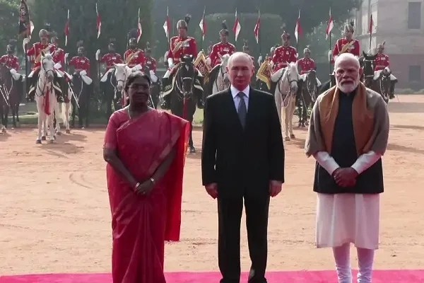 भारत पहुँचने के बाद व्यस्त कार्यक्रम में जुटे रूसी राष्ट्रपति व्लादिमीर पुतिन, आज प्रमुख समझौतों पर हो सकती है बड़ी घोषणा…..!!