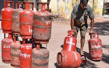 नई दिल्ली : घरेलू एलपीजी सब्सिडी पर संकट, गैस सिलेंडर हो सकता है,&nbsp;महंगा