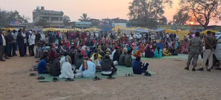 तमनार में जिंदल की जनसुनवाई का तीखा विरोध, कड़ाके की ठंड में भी डटे ग्रामीण — प्रशासन ने तैनात किया, भारी पुलिस&nbsp;बल