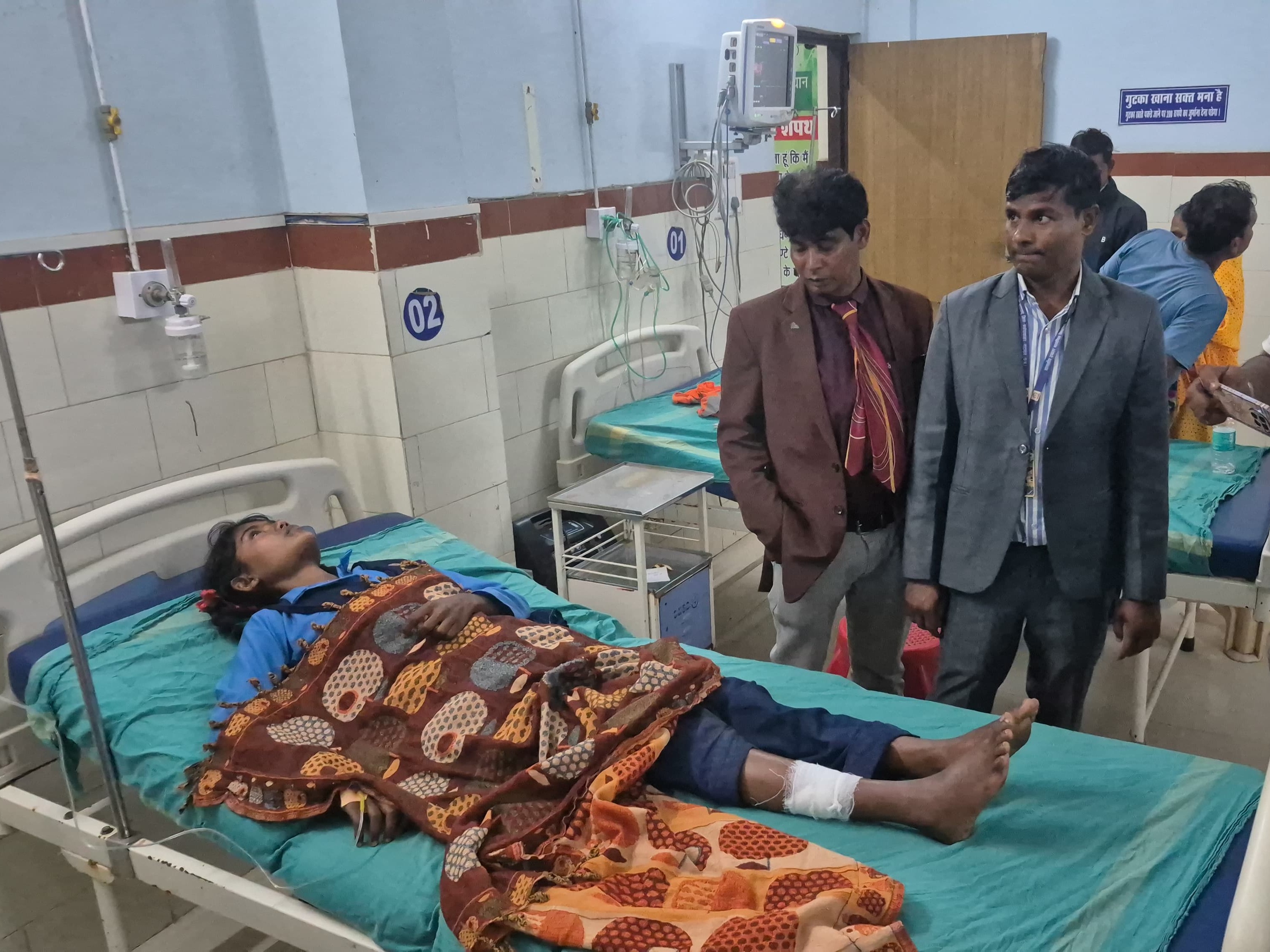 सांस्कृतिक कार्यक्रम में खलल: स्कूल के बाहर फायरिंग, छात्रा के पैर में लगा छर्रा, इलाके में&nbsp;दहशत