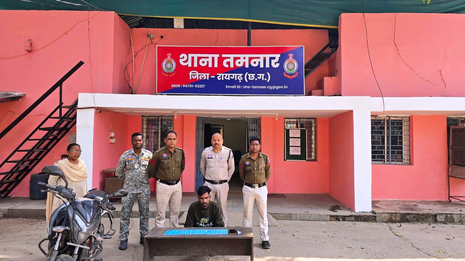 रायगढ़ पुलिस की नशे पर बड़ी कार्रवाई, तमनार पुलिस ने नशीली कैप्सूल सप्लायर को दबोचा288 प्रतिबंधित कैप्सूल, बिना नंबर बाइक व मोबाइल जप्त, दो अन्य आरोपी भी&nbsp;नामजद