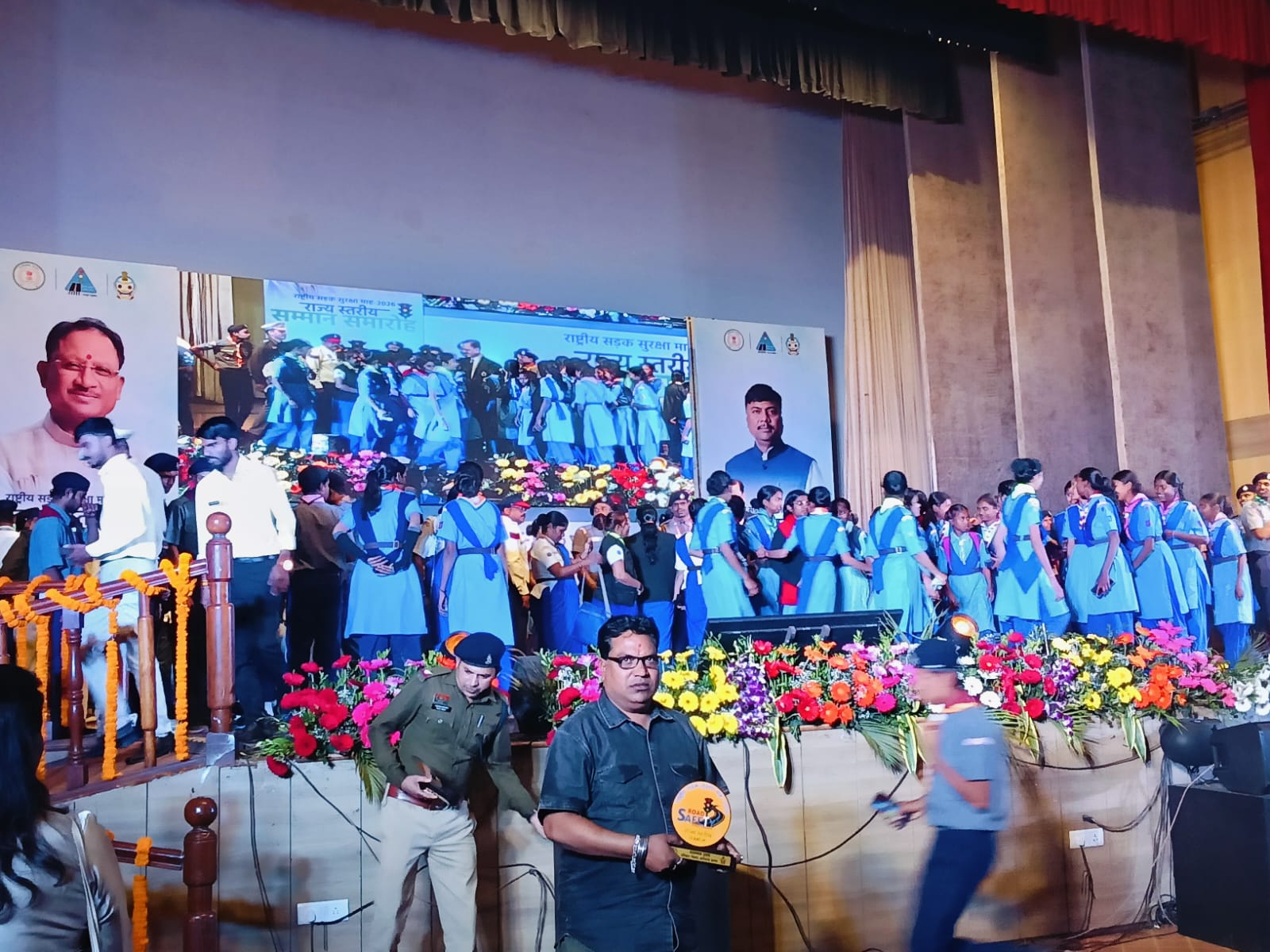 विक्रम ठाकुर राज्य स्तरीय सड़क सुरक्षा मितान (राजवीर) सम्मान से सम्मानित….