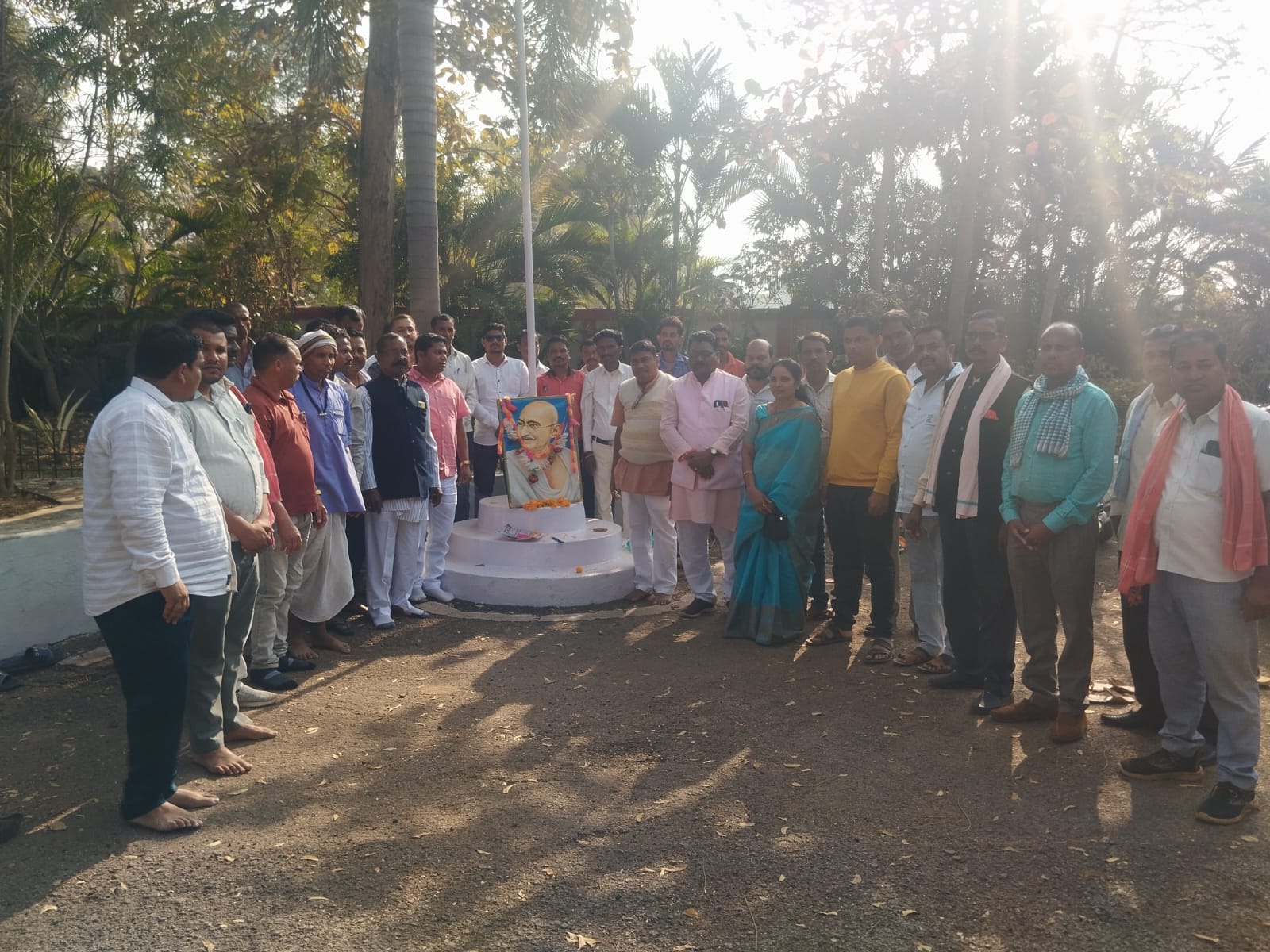 धान खरीदी की समय-सीमा बढ़ाने की मांग को लेकर गंडई में कांग्रेस का सांकेतिक चक्काजाम….