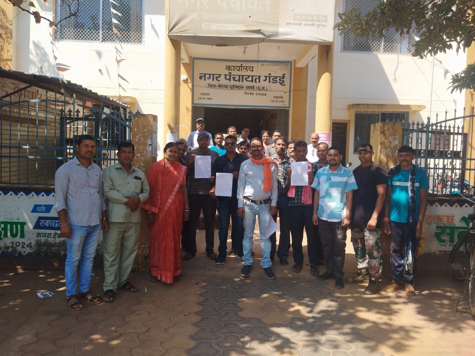 नगर पंचायत गंडई के पूर्व दैनिक वेतनभोगी श्रमिकों ने उठाई आवाज, उचित वेतन की मांग&nbsp;तेज….