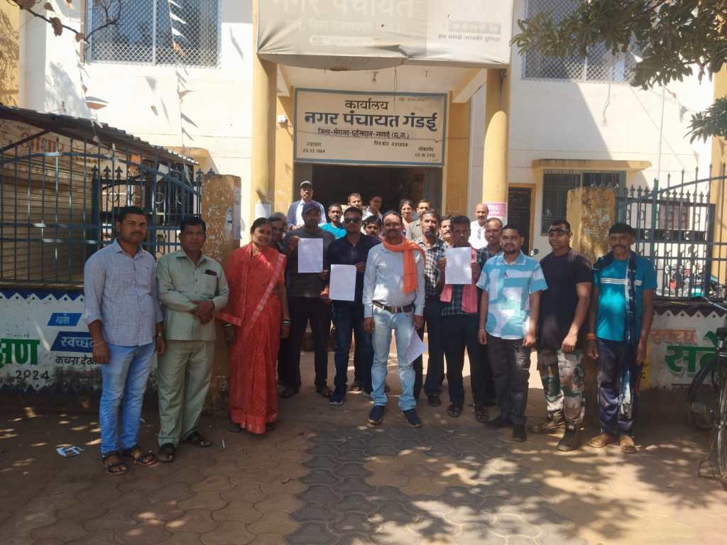 नगर पंचायत गंडई के पूर्व दैनिक वेतनभोगी श्रमिकों ने उठाई आवाज, उचित वेतन की मांग&nbsp;तेज….