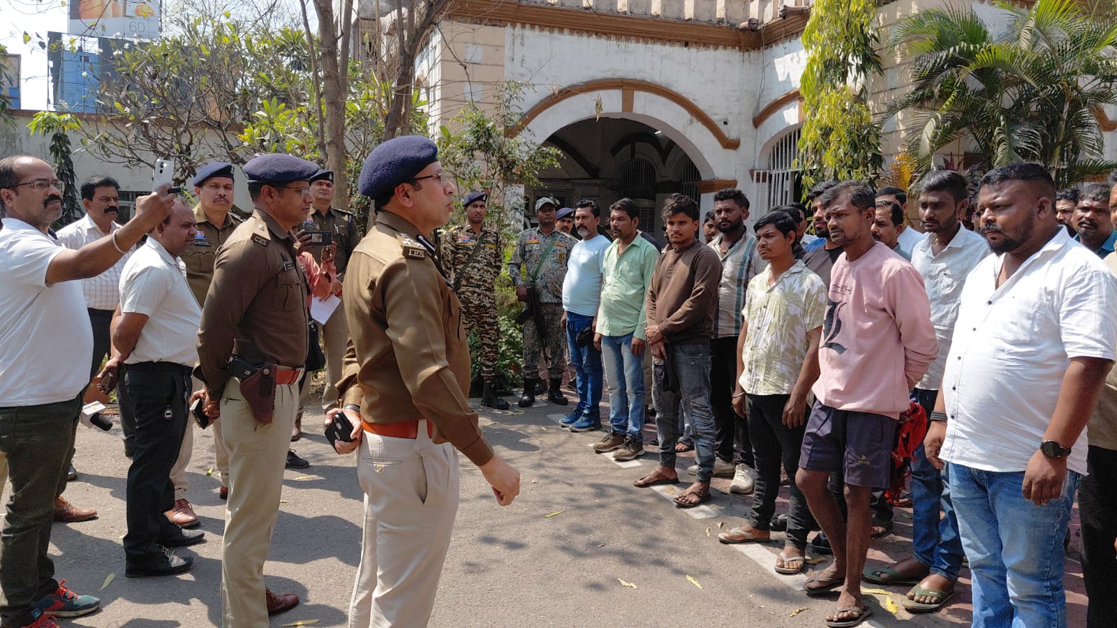 अपराध से तौबा करें बदमाश, नहीं तो होगी, कठोर कार्रवाई :- एसएसपी शशि मोहन&nbsp;सिंह