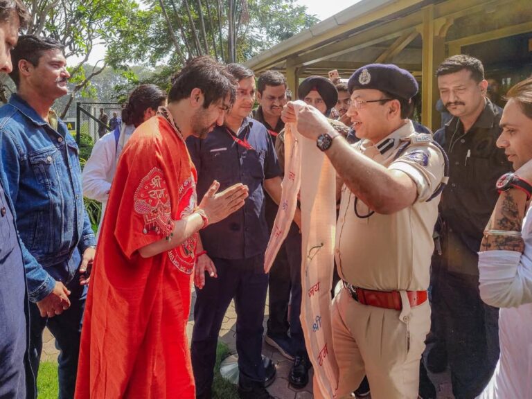 रायगढ़ में बागेश्वर धाम के पंडित धीरेंद्र कृष्ण शास्त्री का भव्य स्वागत, भक्तिमय हुआ माहौल