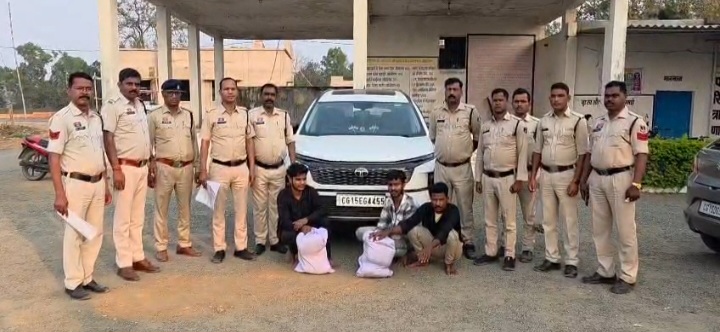 8 किलो गांजा के साथ 3 तस्कर गिरफ्तार, 4 लाख का मादक पदार्थ व सफारी वाहन&nbsp;जब्त….